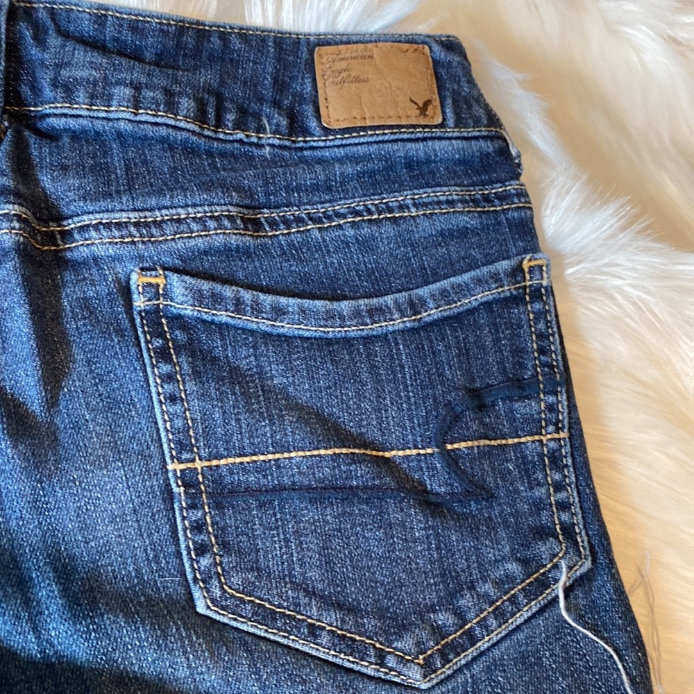 American Eagle Stretch Raw Edge Jean Short - Size 6 - Picture 3 of 7